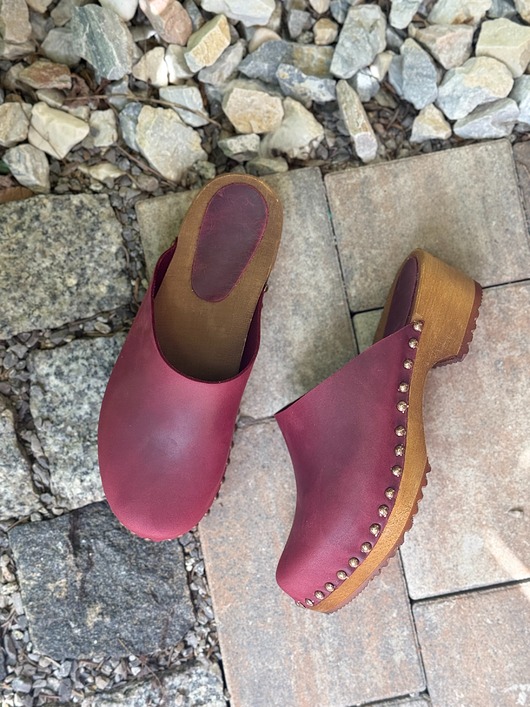 sandały i klapki damskie Drewniaki klasyczne z ćwiekami ze skóry i drewna