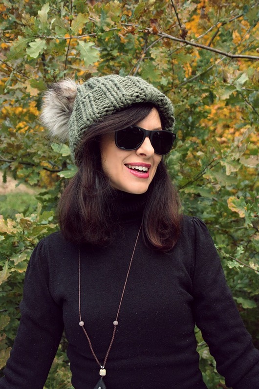 czapki damskie Zielona czapka beanie  z pomponem