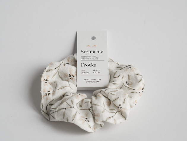 gumki do włosów Lniana gumka do włosów (scrunchie) ze wzorem w kwiaty