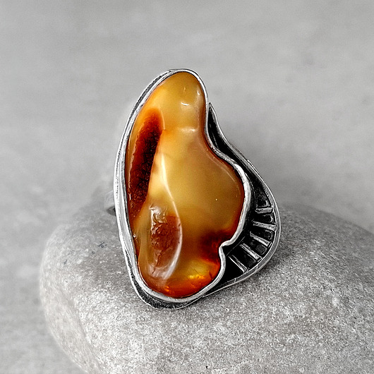 pierścionki srebrne Bigtofi srebrny pierścionek z bursztynem