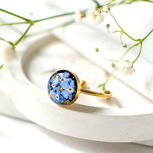 pierścionek z żywicy Pierścionek z niezapominajkami