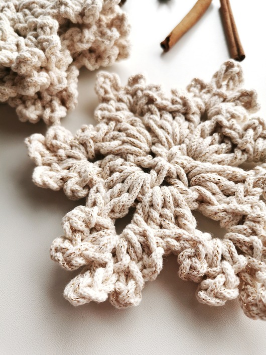 dekoracje świąteczne Gwiazdki śnieżynki kremowe 6szt.