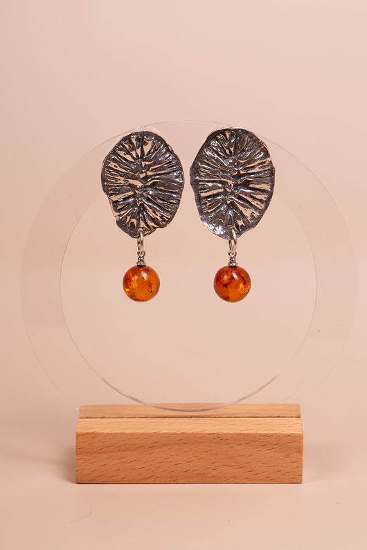 kolczyki srebrne Kolczyki srebrne z bursztynowymi kulkami