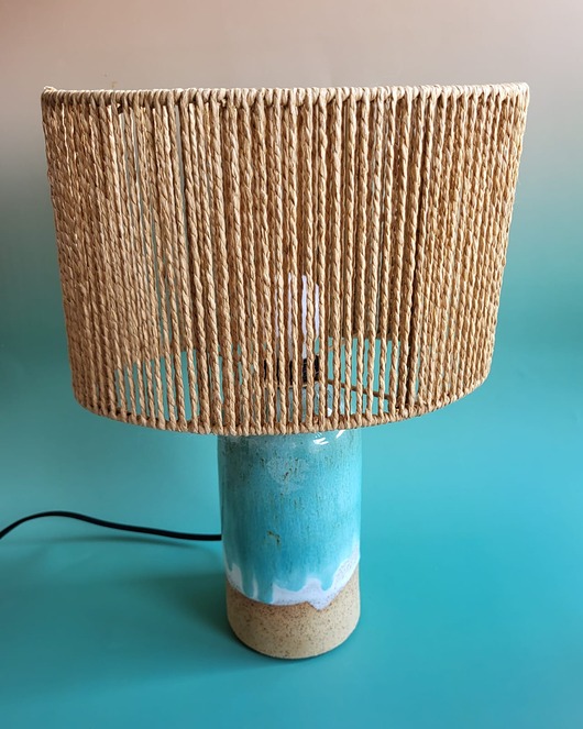 lampy stołowe Lampa boho z ceramiczną podstawą i abażurem ze sznurka