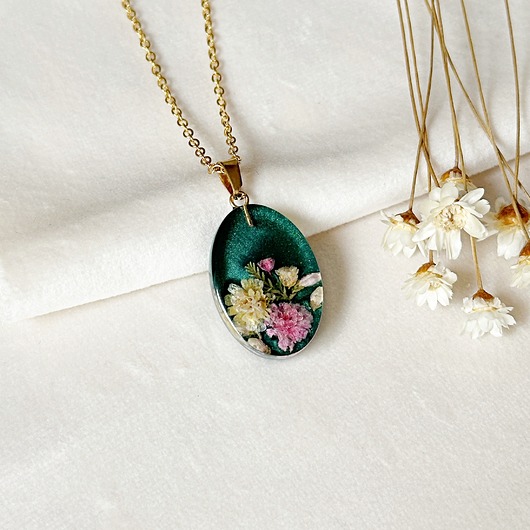 naszyjniki - inne Zielony naszyjnik z kwiatami