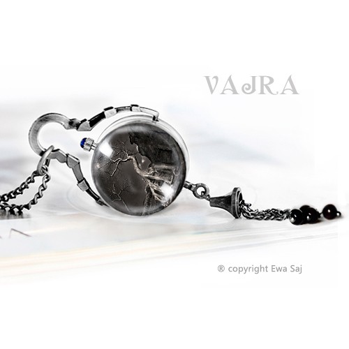 Vajra - sferyczny zegarek. Ewa Saj Fotografie