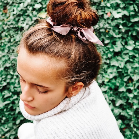 gumki do włosów Mocca Bunny Scrunchie - gumka ze wstążką