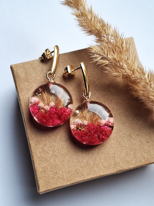 kolczyki z żywicy Kolczyki z kwiatami różowej gipsówki