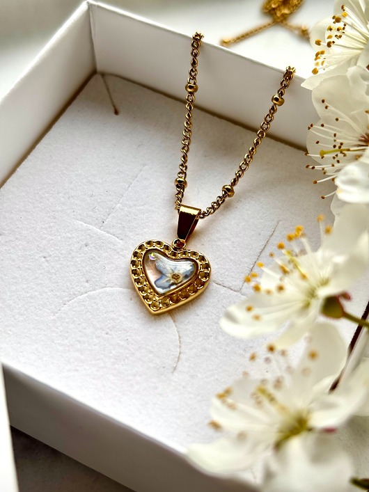 naszyjniki - inne Naszyjnik serduszko z niezapominajką