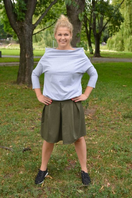 Bluza dresowa luźna z kominem jasna szara Stylowo