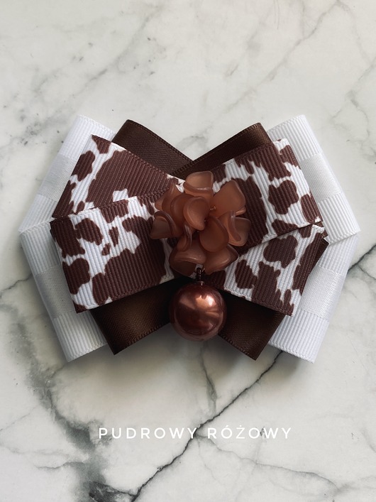 broszki Kolekcja Kwiatowa Brosza z kwiatem i perłą w kolorze brązowym