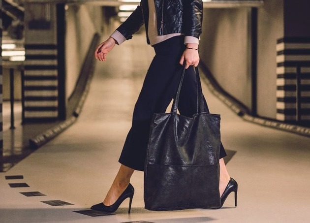 Grafitowa zamszowa torebka shopper Karolina Audycka