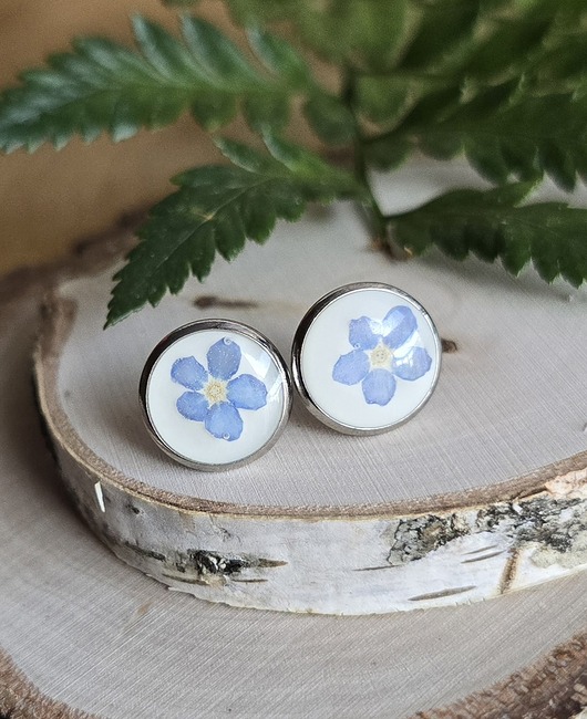kolczyki z żywicy Kolczyki z kwiatami niezapominajkami srebrne