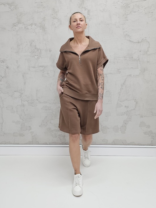 komplety damskie Amrita komplet bezrękawnik z zamkiem i spodenki Milk Chocolate