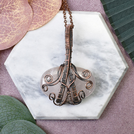 wisiory Miedziany wisiorek wire wrapping z różowym kwarcem #457