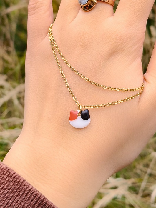wisiory Naszyjnik kot tricolor, wisiorek z wizerunkiem kota, amulet dla kociary, boho