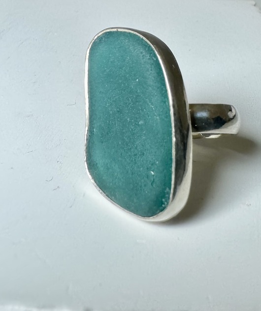 pierścionki srebrne Srebrny pierścionek regulowany ze szkłem morskim