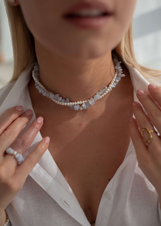 kolczyki pozłacane Pleciony naszyjnik z chalcedonu i pereł słodkowodnych