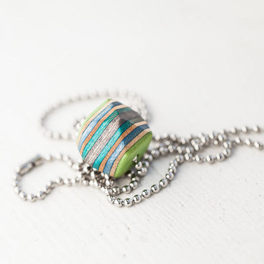 #recycledskateboard necklace / naszyjnik, bryła BoardThing