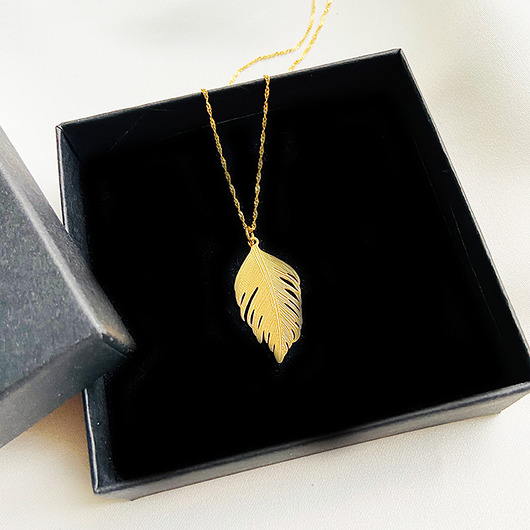 złote naszyjniki Złoty naszyjnik z piórem, piórko, pióro