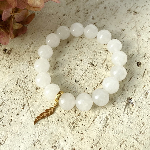 bransoletki złote Bransoletka z jadeitów i piórkiem- srebro 925 pozłacane