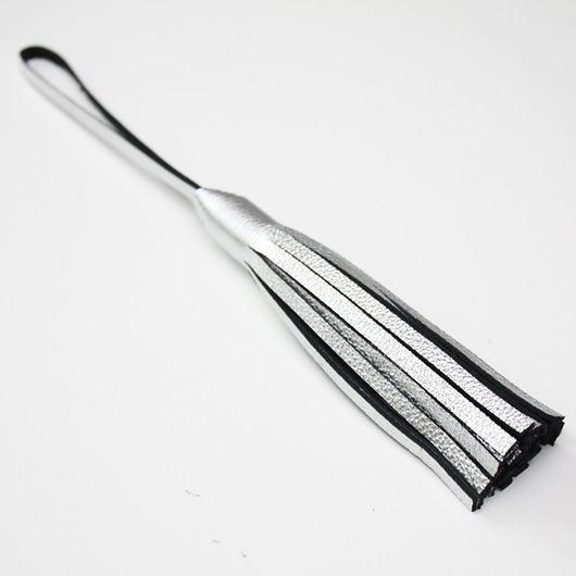 Chwost skórzany do torebki Srebrny 12 cm Melika