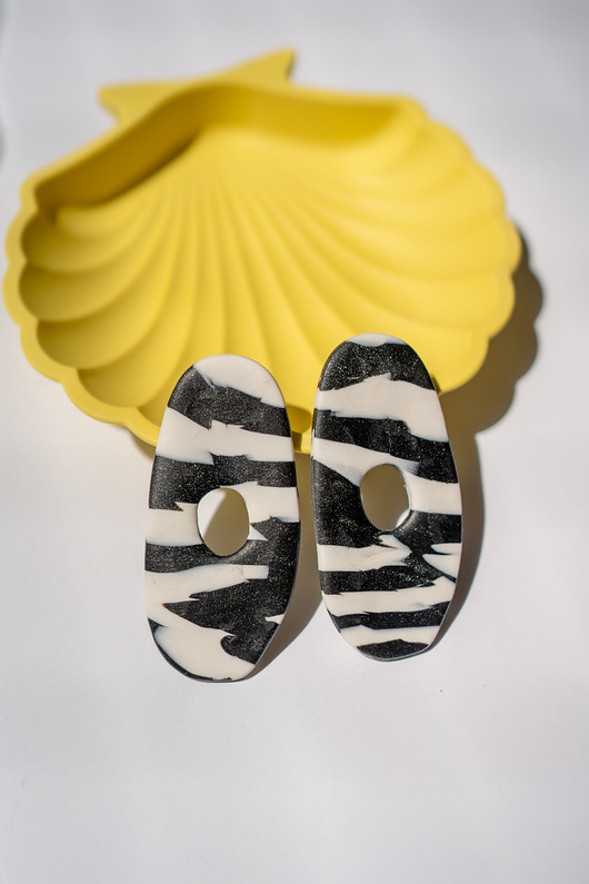 kolczyki z masy plastycznej Kolczyki zebra wiggly design sztyfty