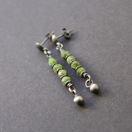 kolczyki z kamieniami Kolczyki Wieże z diopsydem