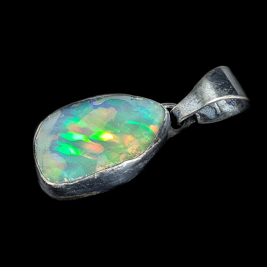 wisiory Multibarwny surowy opal