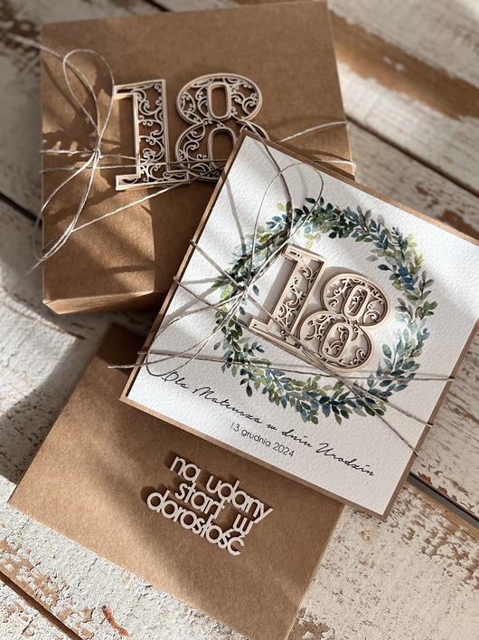 kartki scrapbooking Personalizowany prezent - kartka ręcznie robiona na 18 urodziny w pudełku, po