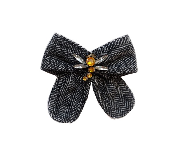 Elegancka broszka w jodełkę vestirse!
