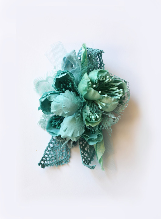 broszki Broszka z jedwabnymi kwiatami w odcieniach turkusu
