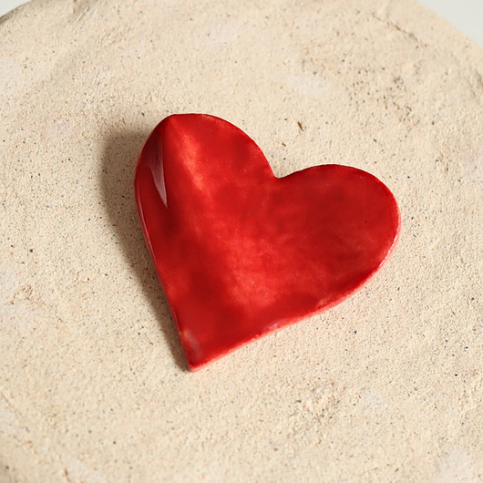 broszki Czerwone serducho, ceramiczna  broszka
