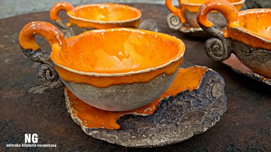Zestaw filiżanek w kolorze soczystej pomarańczy. NG Autorska bizuteria ceramiczna