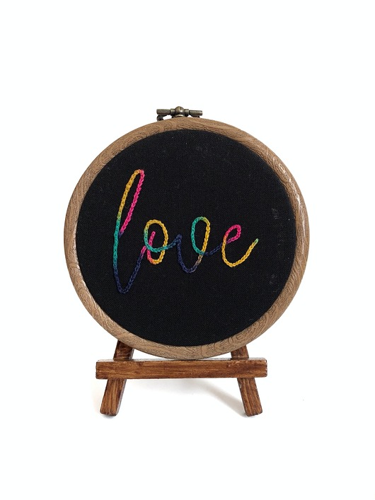 dodatki - różne Obrazek haftowany TĘCZOWE LOVE czarne
