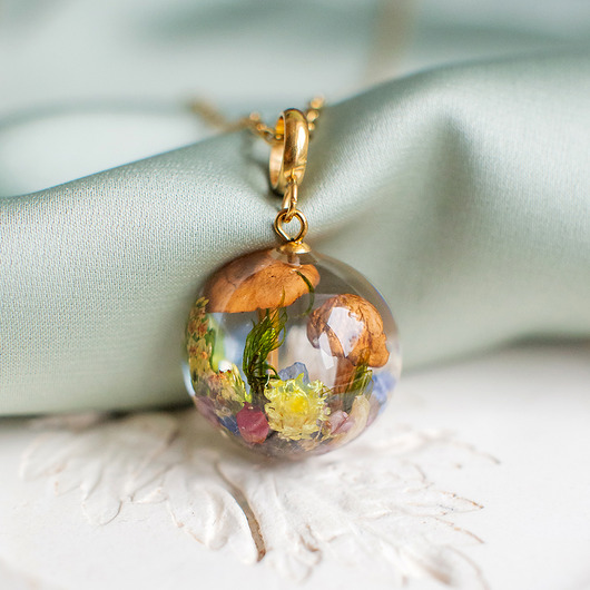 wisiory Naszyjnik z leśną kompozycją