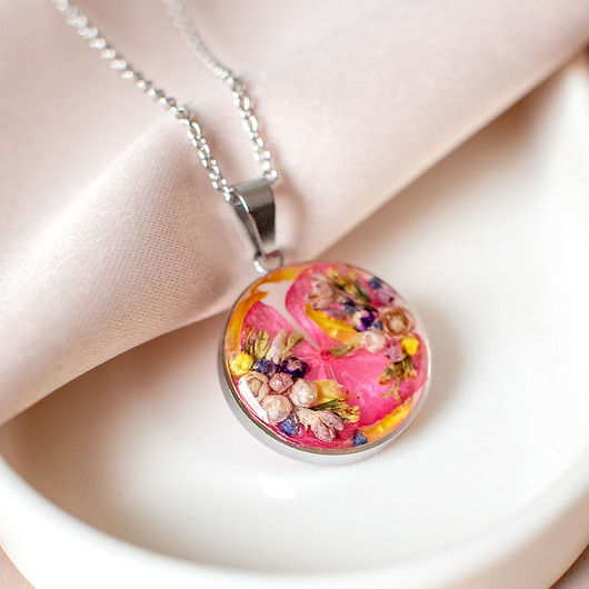 wisiory Wisiorek z kompozycją kwiatową