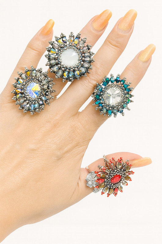 pierścionki - różne Pierścionek kwiatek koktajlowy z kryształem Swarovski