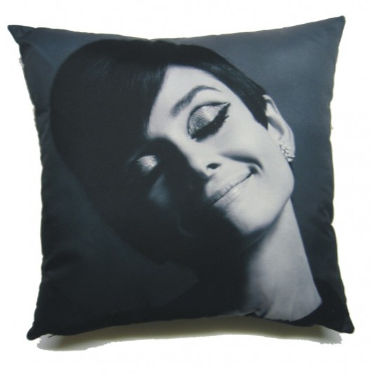 Poduszka z Audrey Hepburn Gaul Designs