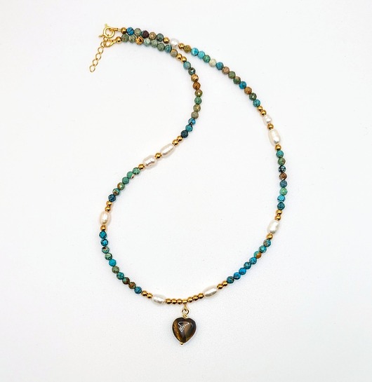 złote naszyjniki Naszyjnik z turkusów z serduszkiem z tygrysiego oka