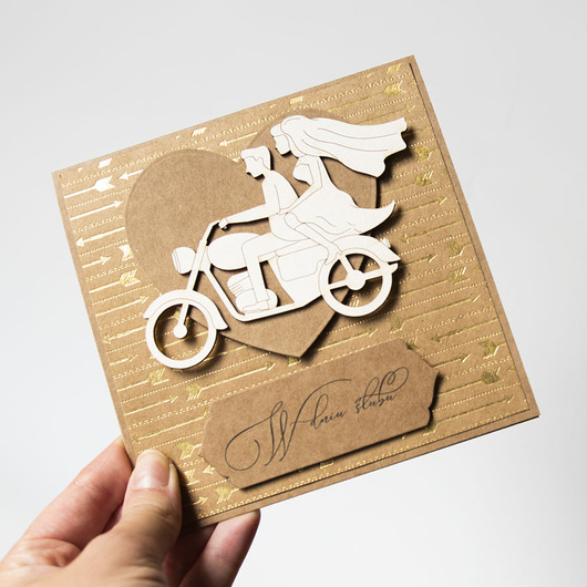 kartki scrapbooking Kartka ślubna z parą młodą na motocyklu