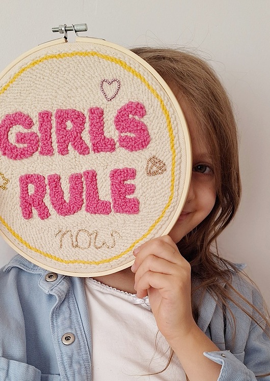 obrazy i plakaty do pokoju dziecięcego Girls Rule Now- dekoracja dla nastolatki
