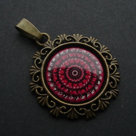 Wisiorek Mandala Miłości Iris Szarooka