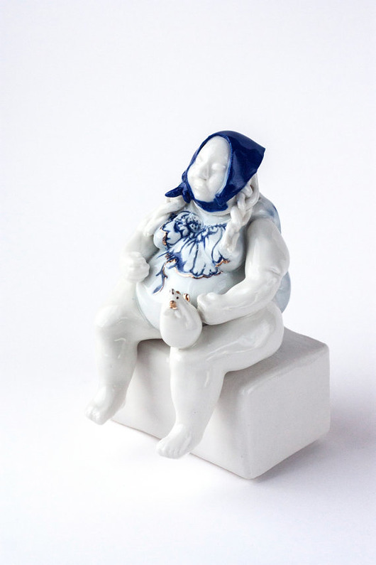 Porcelanowa Figurka, Kobieta W Chabrowej Chuście Pangzi Ceramics