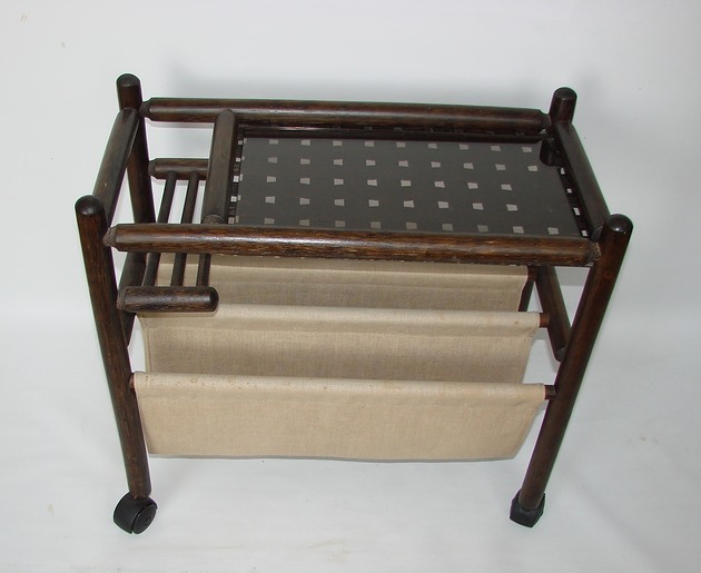 gazetniki Mobilny stolik gazetnik z półką szklaną 