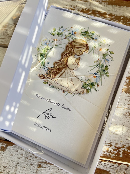 kartki na komunię Kartka komunijna ręcznie robiona z imieniem od matki chrzestnej