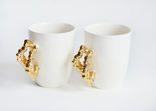 dwa białe kubki double bubble gold  malikceramik