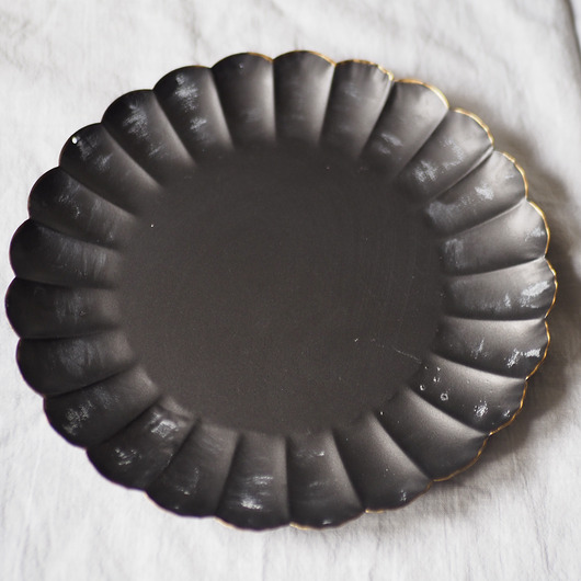 świeczniki i świece Talerz metalowy pod świece- czarno-złoty, 27cm