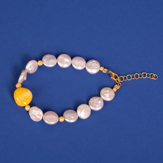 bransoletki - inne Bransoletka z perłami i bursztynową kulką