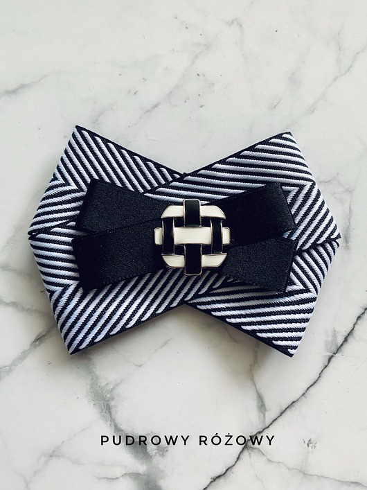 broszki Brosza Black & White z ozdobą  z szachownicy  NEW